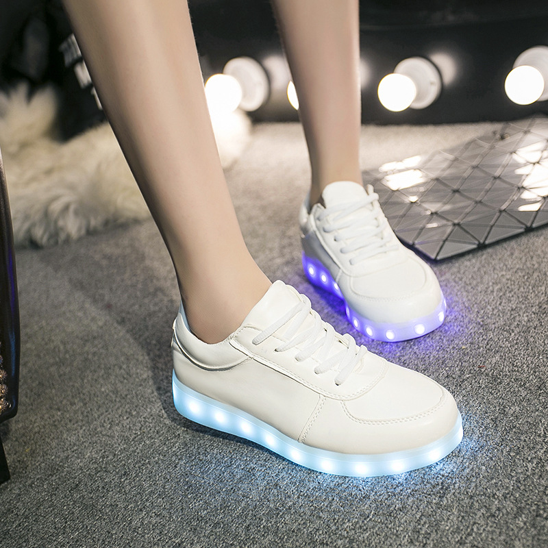 廠傢直銷批發七彩11模式發光鞋LED燈USB充電七彩款板鞋情侶款批發・進口・工廠・代買・代購