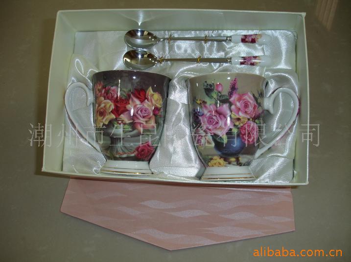 供應韓式陶瓷杯配勺-情侶對杯-意大利玫瑰-禮品包裝批發・進口・工廠・代買・代購